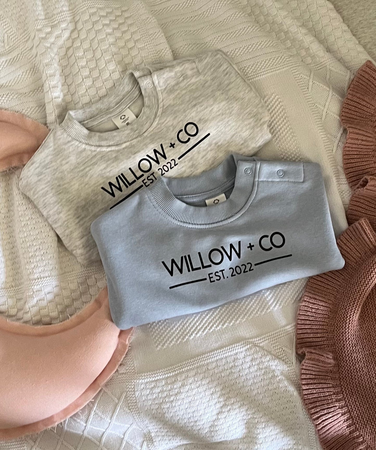 WILLOW+CO CREW - GREY