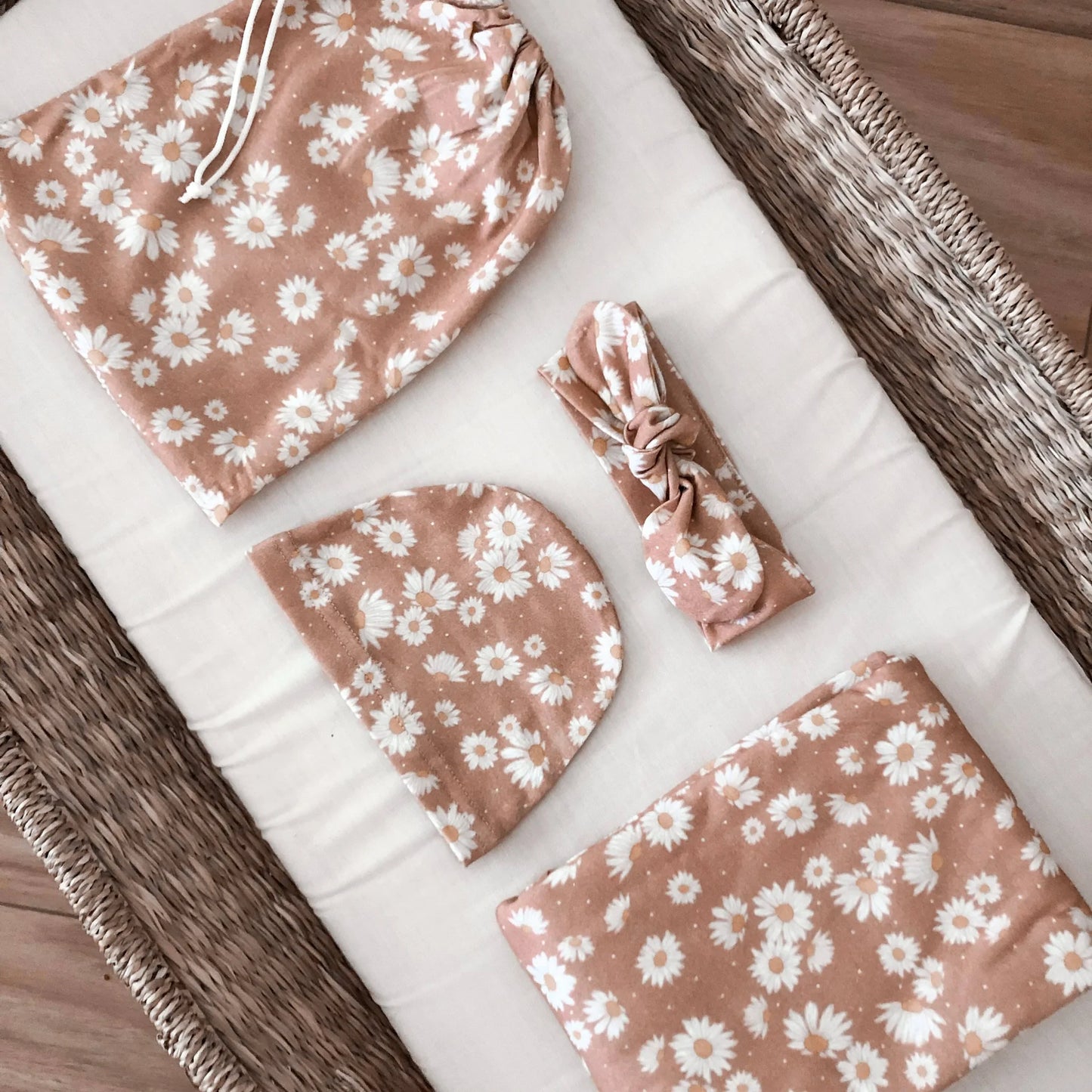 DAISY POLKA DOT SWADDLE SET