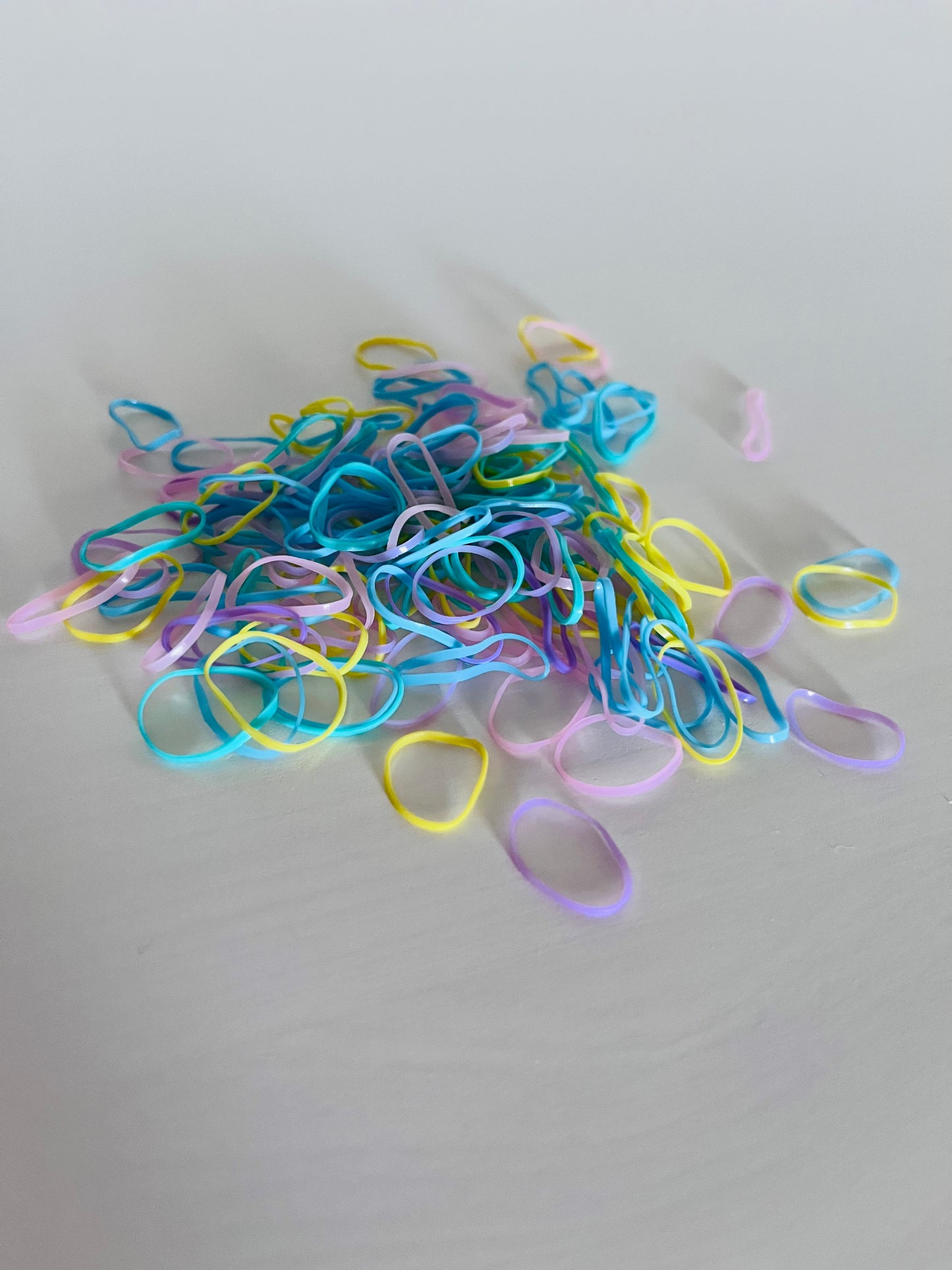 MINI SEAMLESS ELASTIC HAIR BANDS - LIGHT PASTEL ASSORTED