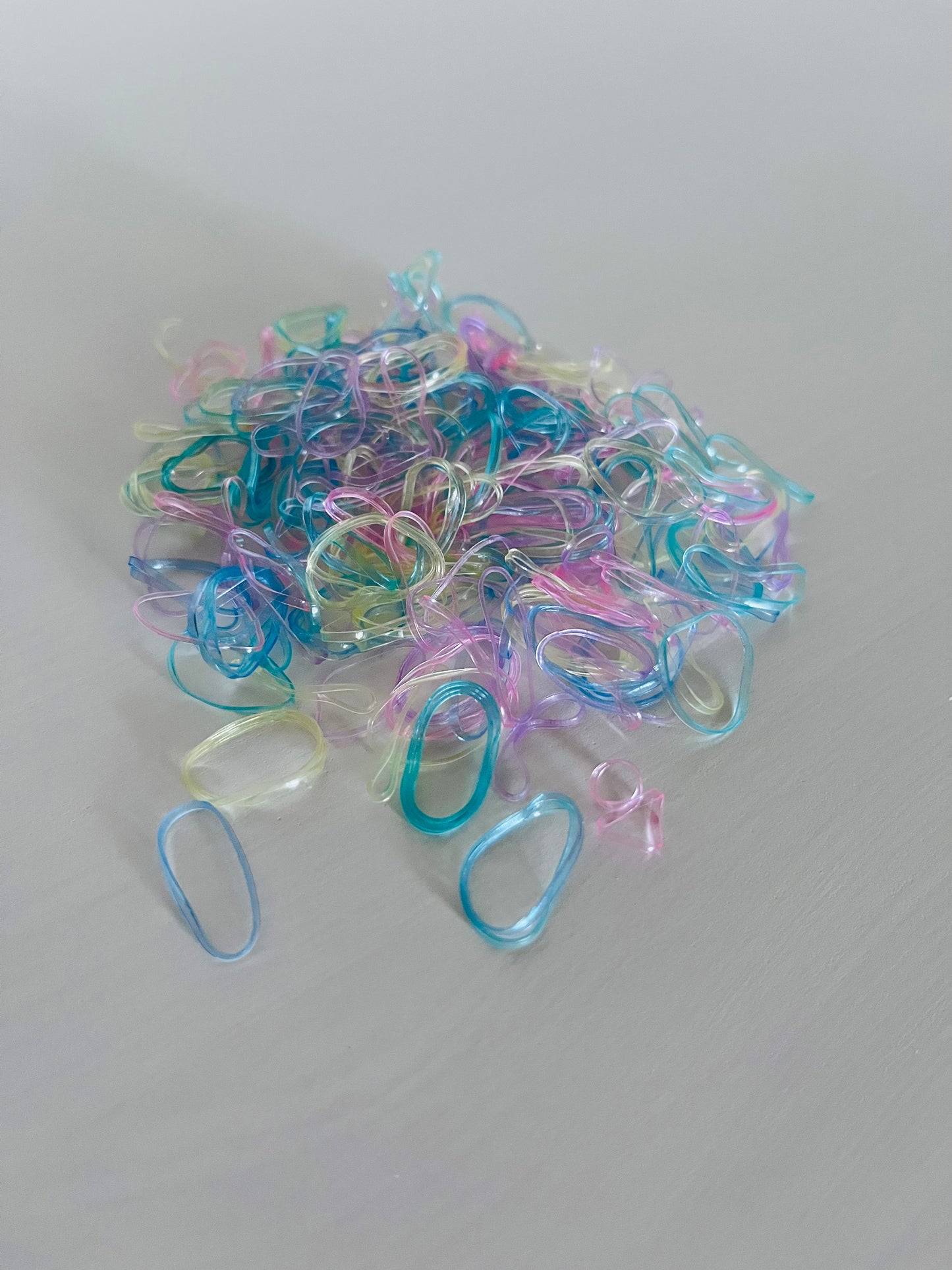 MINI SEAMLESS ELASTIC HAIR BANDS - CLEAR PASTEL ASSORTED